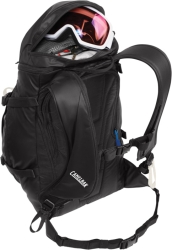 Camelbak SnoBlast 22 black white Rucksack mit 2 l Trinkreservoir