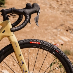 Preview: Vittoria Terreno T60 Mixed Gravel Endurance G2.0 TLR E-25 black 700x40 Reifen