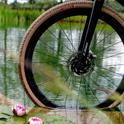 Preview: Vittoria Terreno T60 Mixed Gravel Race Pro TLR E-25 natural brown 700x35 Reifen