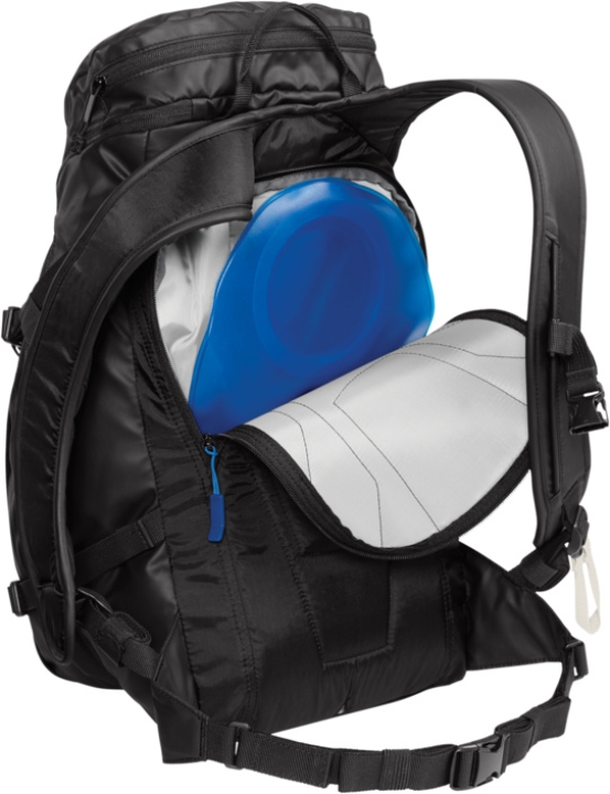 Camelbak SnoBlast 22 black white Rucksack mit 2 l Trinkreservoir