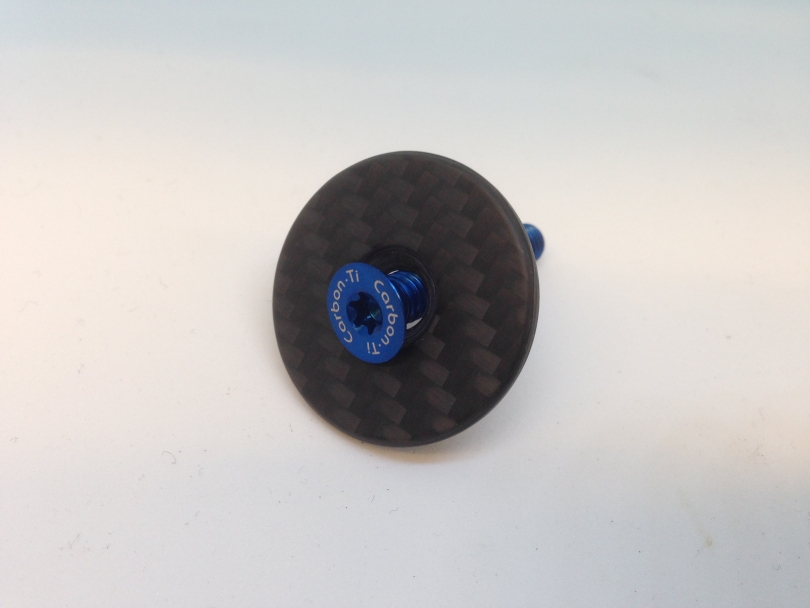 Carbon Ti X-Cap Carbon Matte mit Aluminiumschraube blue