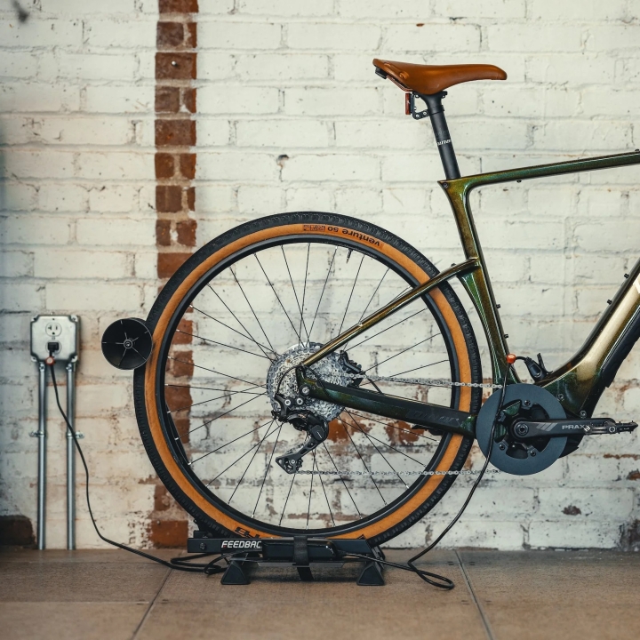 Feedback Sports RAKK 2.0 E Hinterradständer mit Ladegeräthalter für E-Bikes