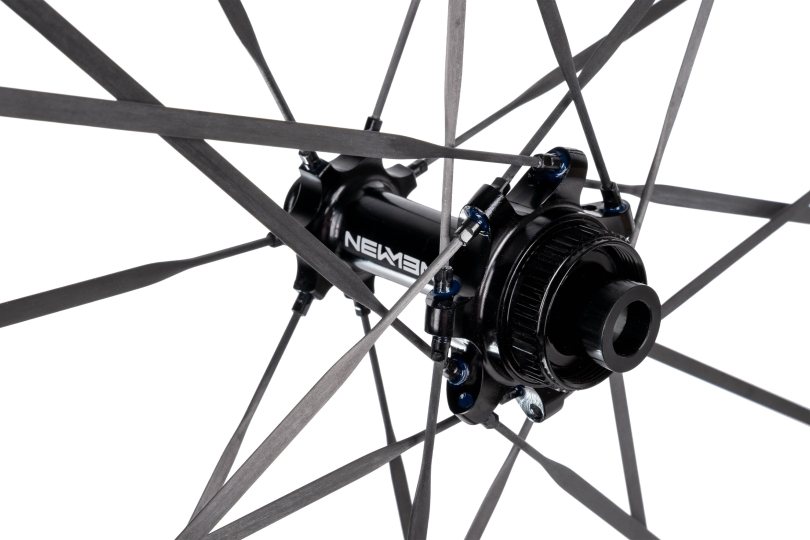 NEWMEN STREEM G.62 CS VONOA 12 x 100mm Centerlock Laufrad vorne
