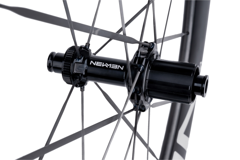 NEWMEN STREEM Sprint S.66 VONOA 12 x 142mm Centerlock Shimano 9/10/11/12 fach silver Laufrad hinten