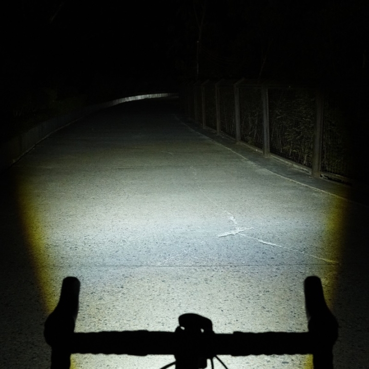 Ravemen FR1500 Frontlicht an Garmin/Wahoo Halterung