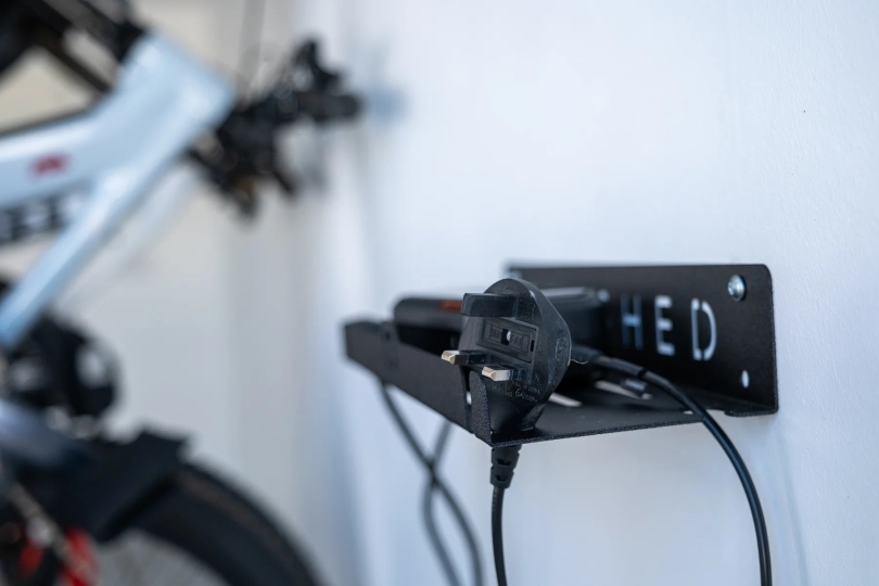 Stashed Charge Station Wandmontage für E-Bike Ladegerät