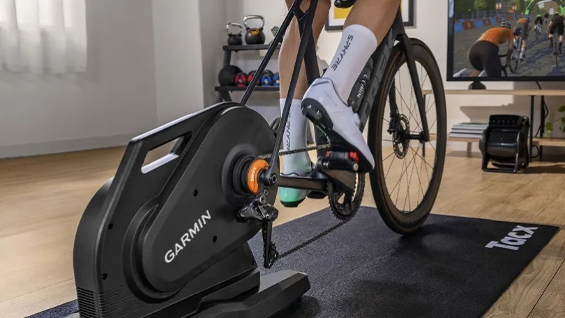 Tacx Nēra mit Zwift Cog und Click Smart-Trainer