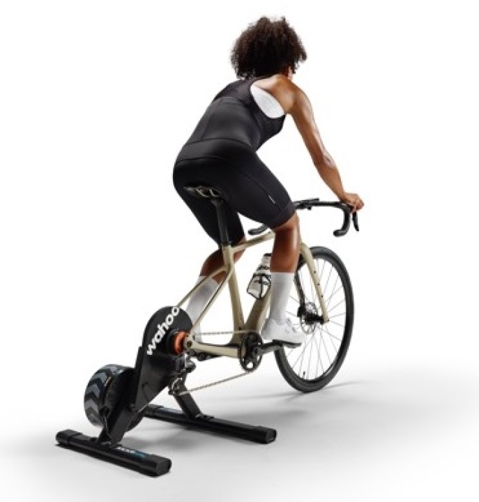wahoo KICKR CORE 2 Zwift Cog & Click Smart Trainer