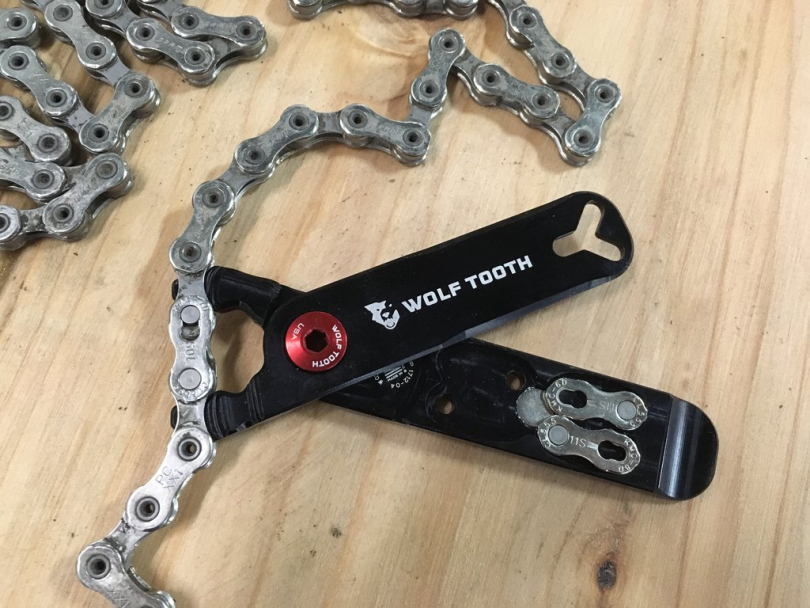 Wolf Tooth Tooth Master Link Combo Pliers red